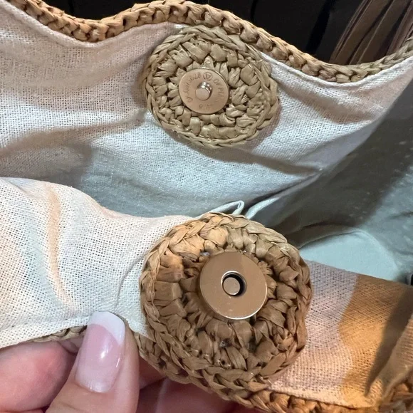 🌾 Tommy Bahama Tan Hobo Bag with Tassel - Picture 9 of 13